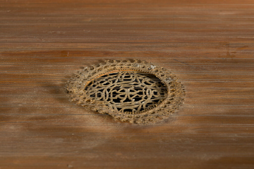 Clavecin italien probablement de Francesco FABBRI, Rome vers 1630 Instrument mis en vente par Vichy Enchères le 2 mai 2026 © Vichy Enchères/ Photo C. Darbelet