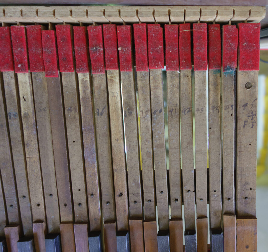 Clavecin italien probablement de Francesco FABBRI, Rome vers 1630 Instrument mis en vente par Vichy Enchères le 2 mai 2026 © Vichy Enchères/ Photo C. Darbelet
