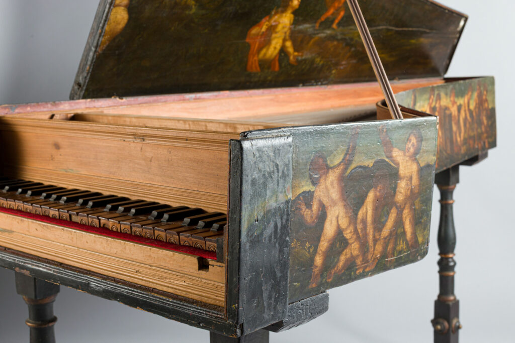 Clavecin italien probablement de Francesco FABBRI, Rome vers 1630 Instrument mis en vente par Vichy Enchères le 2 mai 2026 © Vichy Enchères/ Photo C. Darbelet