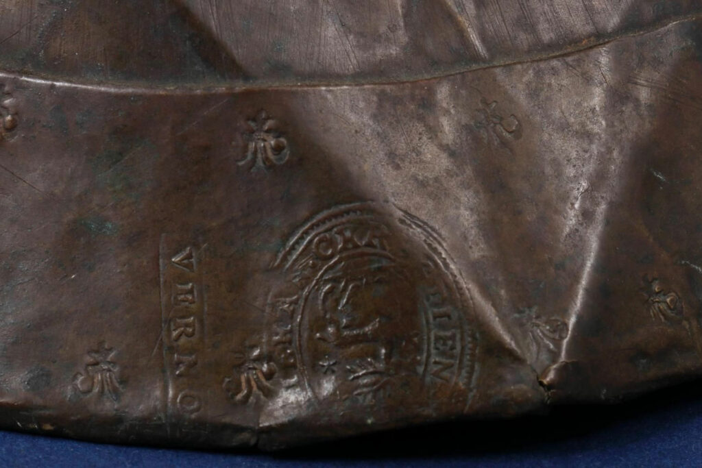 Trompe de chasse deux trous 1/2 de JEHAN CHRESTIEN, prob. déb. XVIIIème Collection Samoyault Instrument mis en vente par Vichy Enchères le 7 avril 2018 © Vichy Enchères/ Photo C. Darbelet