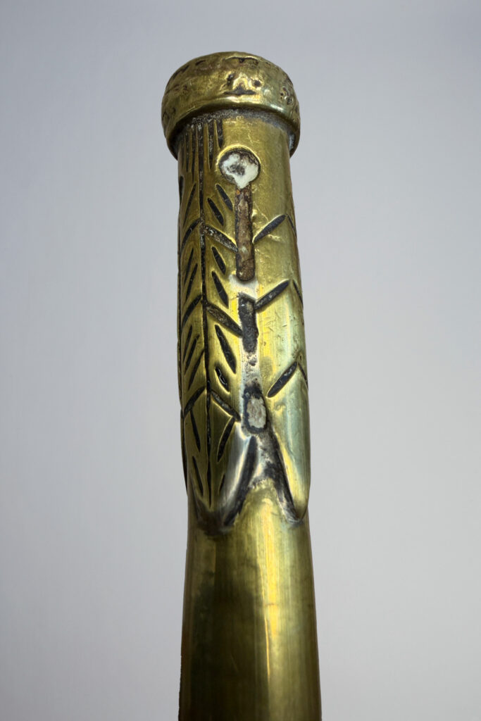 Cor de chasse demi-lune dit « grand cor », la famille CRETIEN, Vernon, 1ère partie du XVIIème Instrument mis en vente par Vichy Enchères le 2 mai 2026 © Vichy Enchères/ Photo C. Darbelet