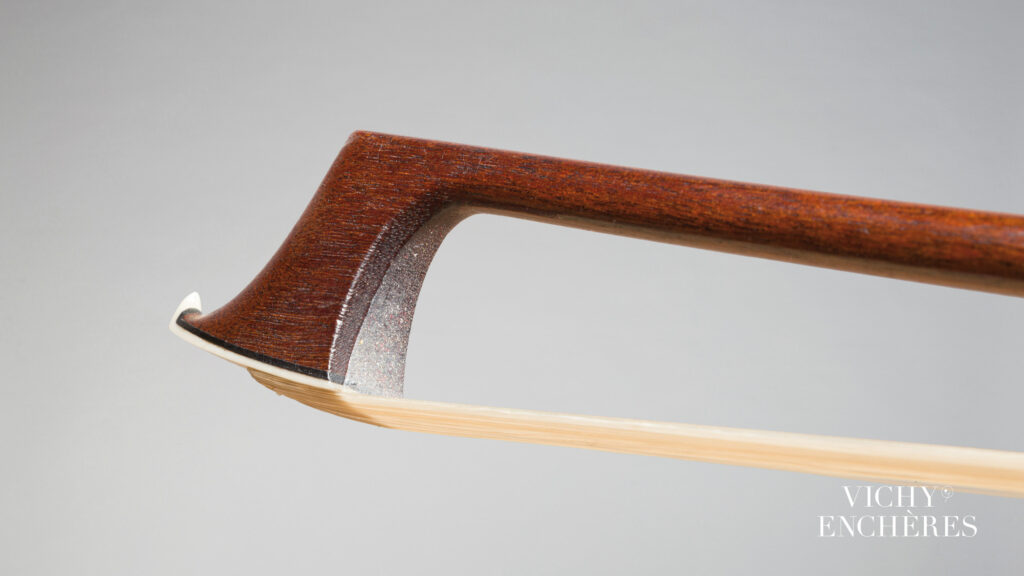 Archet de violon de Nicolas MALINE Collection Jean-François RAFFIN Archet mis en vente par Vichy Enchères le 4 juin 2026 © Vichy Enchères/ Photo C. Darbelet