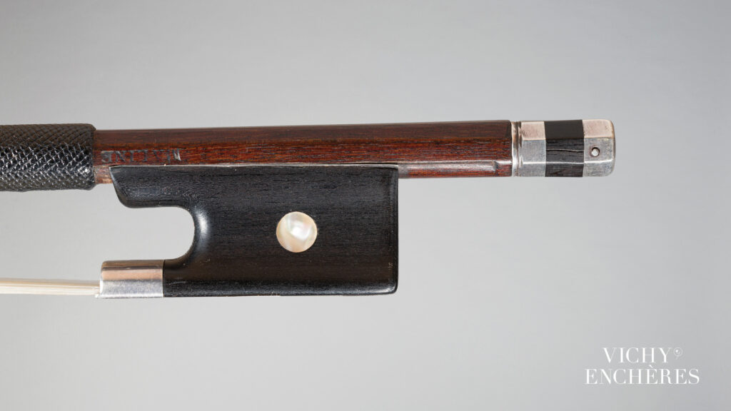 Archet de violon de Nicolas MALINE Collection Jean-François RAFFIN Archet mis en vente par Vichy Enchères le 4 juin 2026 © Vichy Enchères/ Photo C. Darbelet
