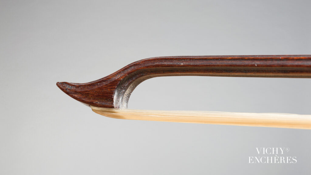 Archet de violon de Nicolas Pierre TOURTE Collection Jean-François RAFFIN Archet mis en vente par Vichy Enchères le 4 juin 2026 © Vichy Enchères/ Photo C. Darbelet