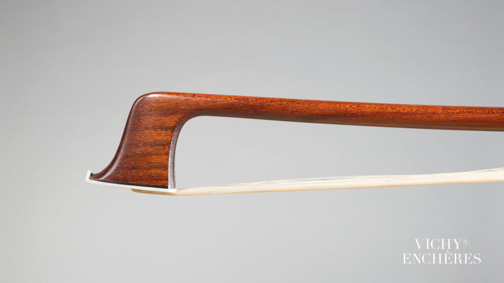 Archet de violon de Étienne PAJEOT Collection Jean-François RAFFIN Archet mis en vente par Vichy Enchères le 4 juin 2026 © Vichy Enchères/ Photo C. Darbelet