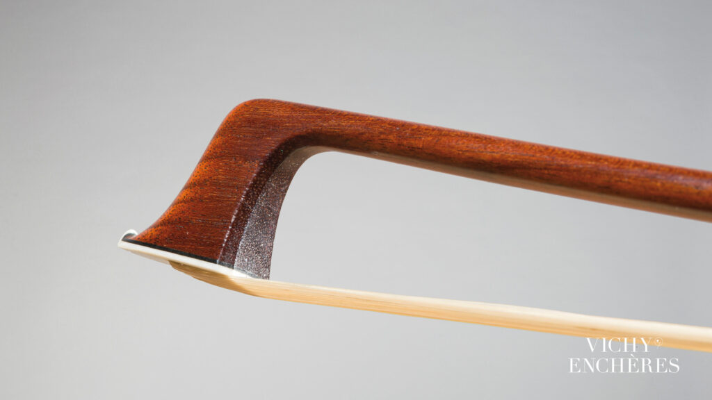 Archet de violon de Étienne PAJEOT Collection Jean-François RAFFIN Archet mis en vente par Vichy Enchères le 4 juin 2026 © Vichy Enchères/ Photo C. Darbelet