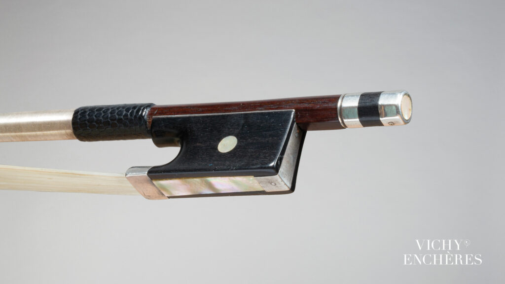 Archet de violon de Étienne PAJEOT Collection Jean-François RAFFIN Archet mis en vente par Vichy Enchères le 4 juin 2026 © Vichy Enchères/ Photo C. Darbelet