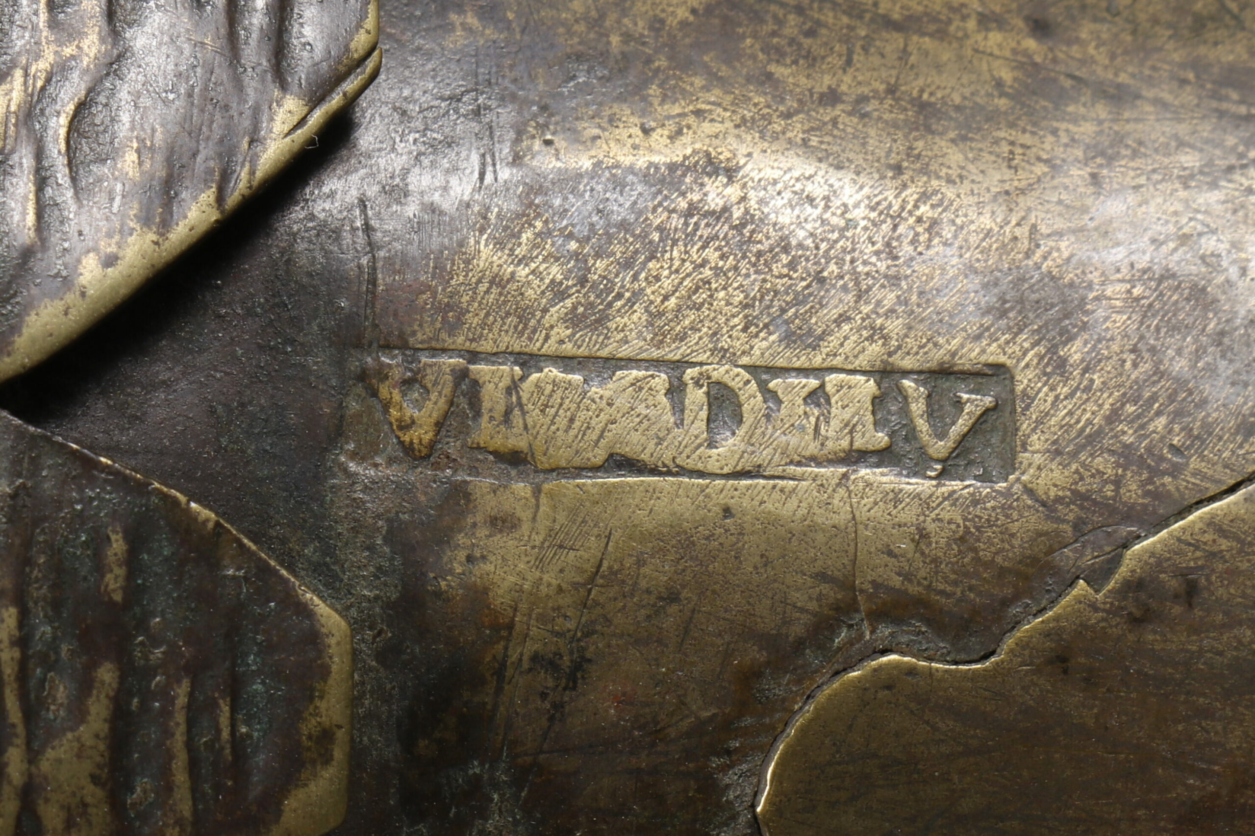 Grand cor demi lune estampillé VILEDIEV