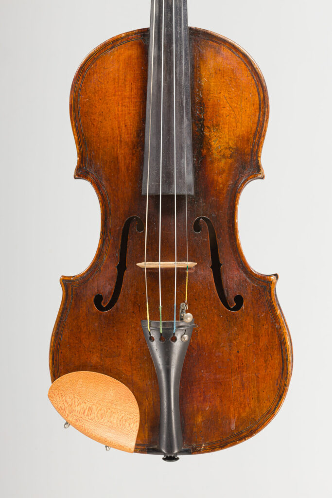 Rare et intéressant violon de Paolo MAGGINI Fait à Brescia vers 1620 Instrument mis en vente par Vichy Enchères le 4 juin 2026 © Vichy Enchères/ Photo C. Darbelet