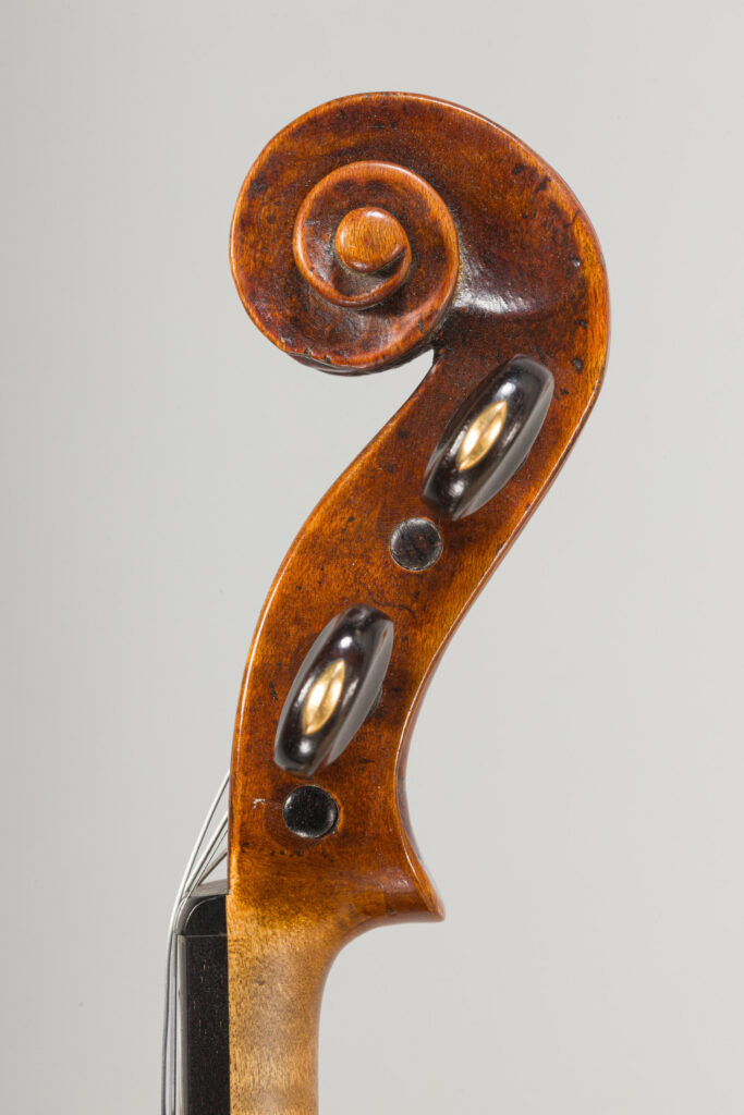 Rare et intéressant violon de Paolo MAGGINI Fait à Brescia vers 1620 Instrument mis en vente par Vichy Enchères le 4 juin 2026 © Vichy Enchères/ Photo C. Darbelet