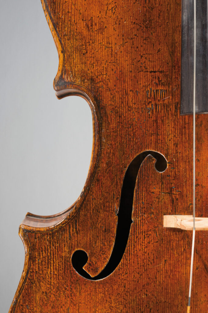 Rare et exceptionnel violoncelle de Lorenzo STORIONI Fait à Crémone en 1792 Instrument mis en vente par Vichy Enchères le 4 juin 2026 © Vichy Enchères/ Photo C. Darbelet
