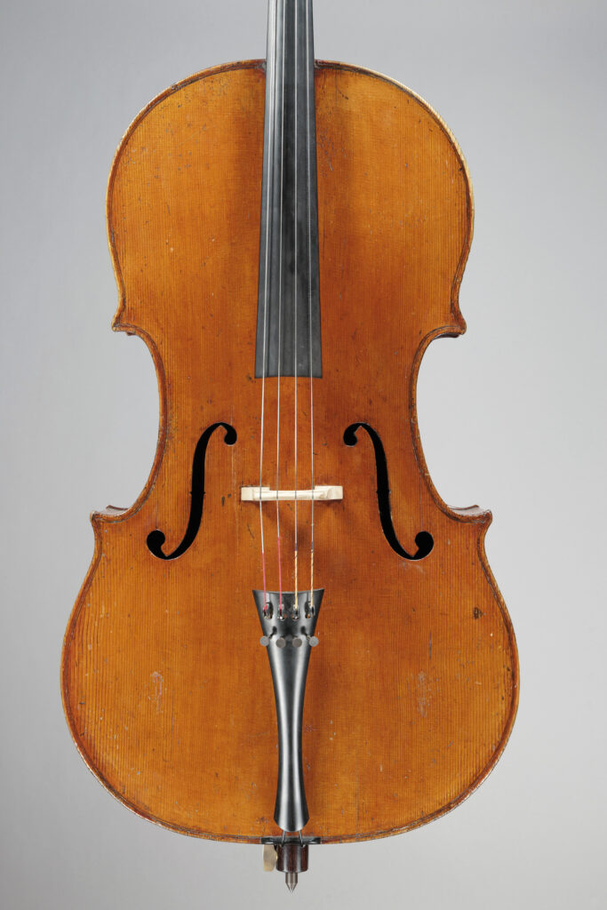 Violoncelle de Lorenzo STORIONI Fait à Crémone vers 1780 Instrument mis en vente par Vichy Enchères le 4 juin 2026 © Vichy Enchères/ Photo C. Darbelet