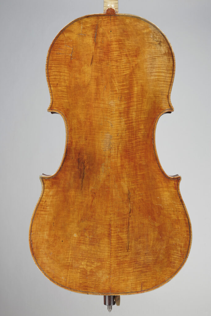 Violoncelle de Lorenzo STORIONI Fait à Crémone vers 1780 Instrument mis en vente par Vichy Enchères le 4 juin 2026 © Vichy Enchères/ Photo C. Darbelet