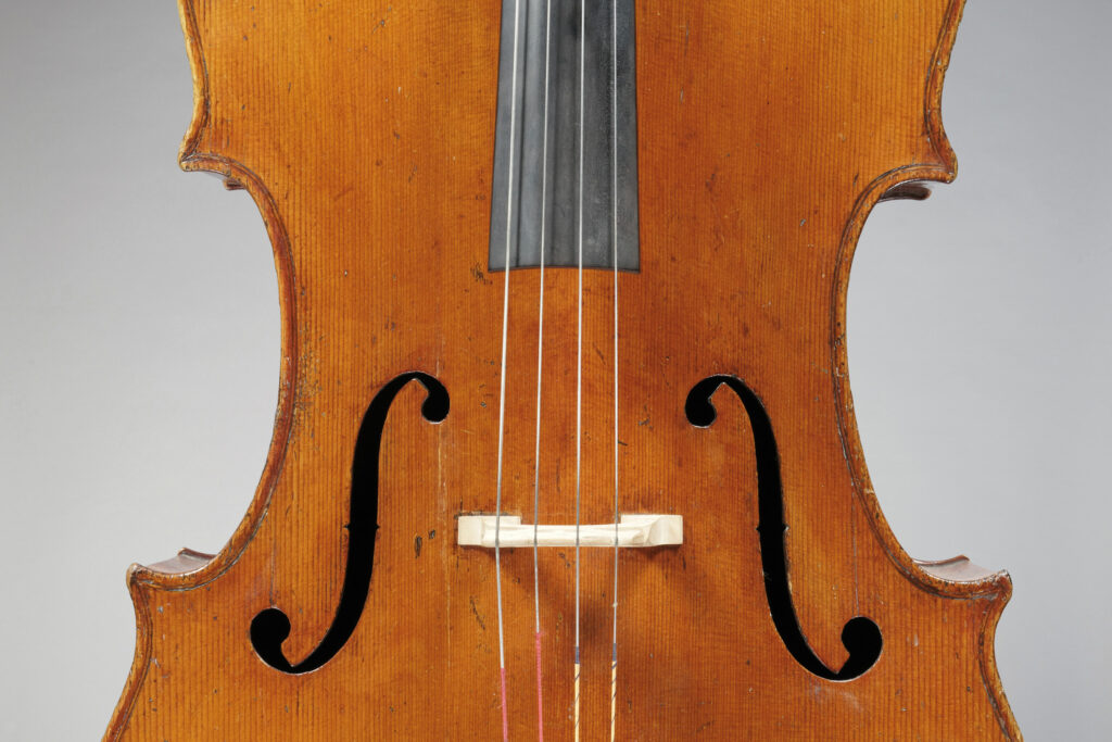 Violoncelle de Lorenzo STORIONI Fait à Crémone vers 1780 Instrument mis en vente par Vichy Enchères le 4 juin 2026 © Vichy Enchères/ Photo C. Darbelet