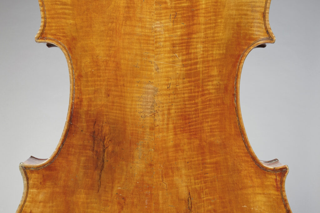 Violoncelle de Lorenzo STORIONI Fait à Crémone vers 1780 Instrument mis en vente par Vichy Enchères le 4 juin 2026 © Vichy Enchères/ Photo C. Darbelet