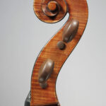Intéressant et rare violoncelle de Francesco GUADAGNINI Fait à Turin en 1888 Instrument mis en vente par Vichy Enchères le 4 juin 2026 © Vichy Enchères/ Photo C. Darbelet