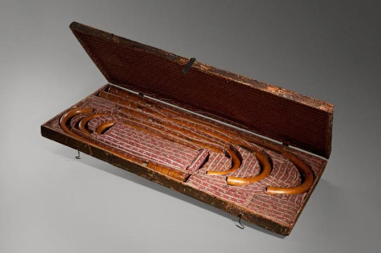 Ensemble de six cromornes dans leur étui d’origine, seconde moitié du XVIe siècle, probablement Italie, Musical Instruments Museum, Bruxelles, inv. 0610–0615