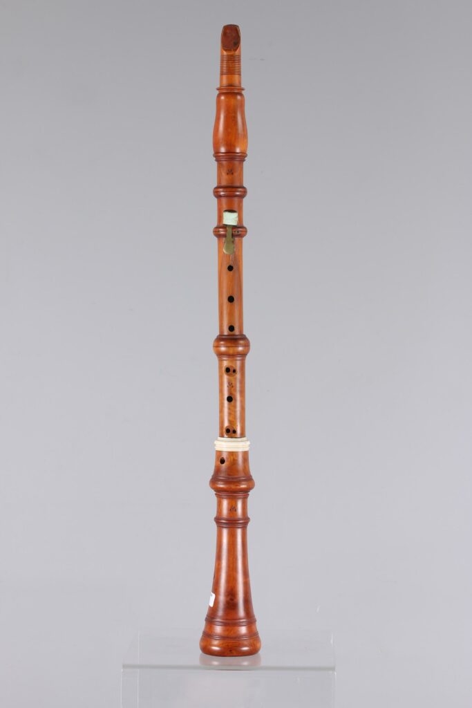 Copie moderne d'une clarinette de DENNER XVIIIème, faite par Laurent VERJEAT, XXème Instrument provenant de la collection de Jean-Claude Veilhan Instrument mis en vente par Vichy Enchères le 7 novembre 2026 © Vichy Enchères