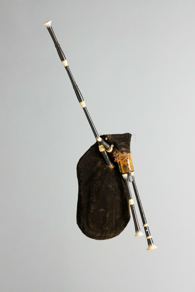 Cornemuse dite "à dents de scie" de Joseph BECHONNET faite à Effiat vers 1850. Instrument mis en vente par Vichy Enchères le 7 novembre 2026 © Vichy Enchères/ Photo C. Darbelet