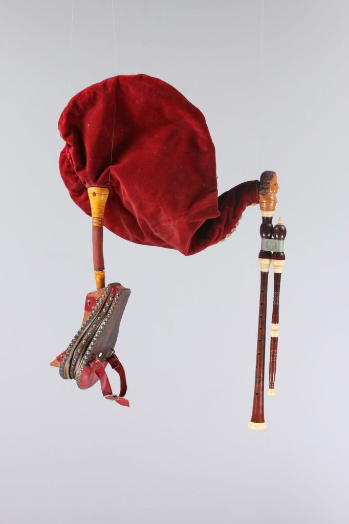 Cabrette de Lucien DESTANNES, Aurillac vers 1970. Instrument mis en vente par Vichy Enchères le 7 novembre 2026 © Vichy Enchères
