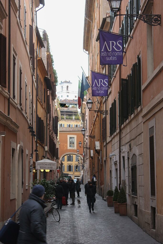 Via dei Greci, Rome. Ancien atelier de Luigi Embergher au premier plan à droite