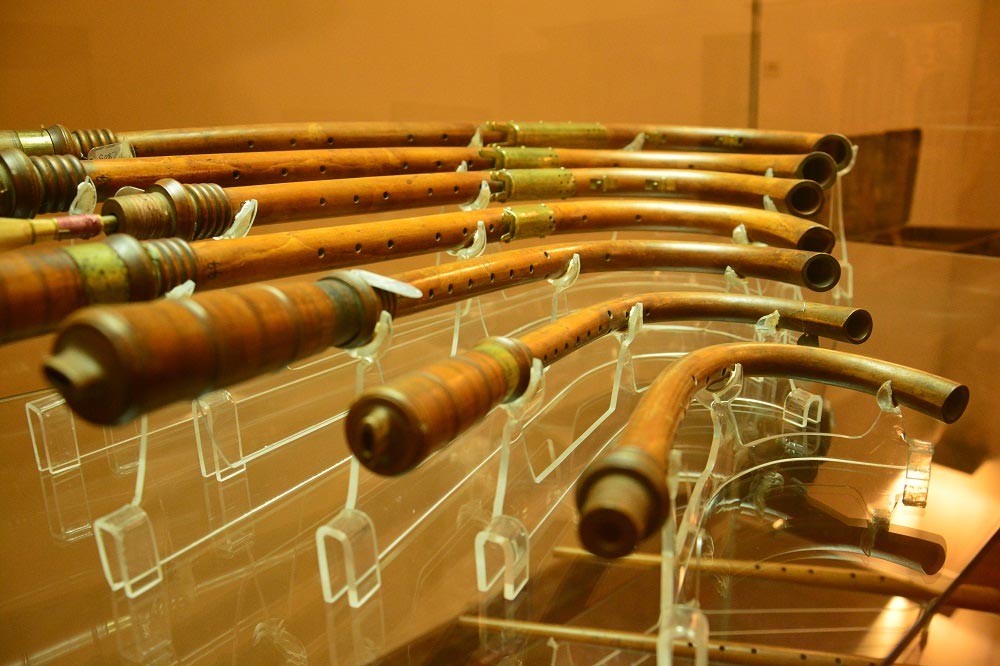 Ensemble de cinq cromornes dits orlos, attribués à Ieorg Wier, XVIe siècle, Museo Nazionale degli Strumenti Musicali, Rome