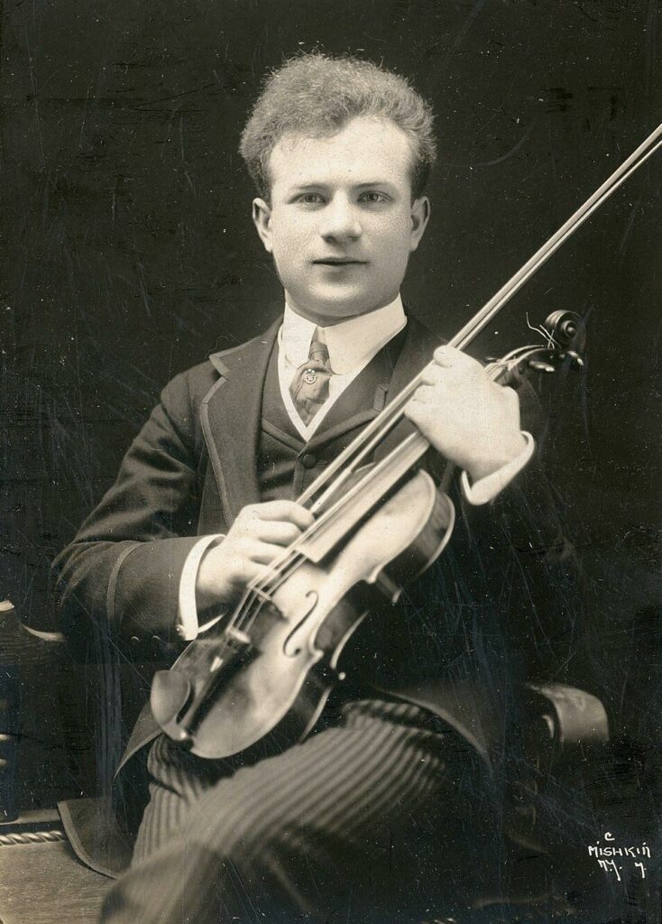 Portrait du violoniste Mischa Elman (1891-1967), photographie de George Grantham Bain., crédit photo Library of Congress - Wikimedia Commons