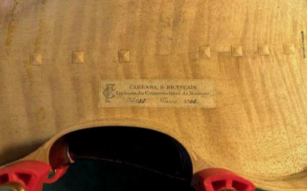 Détail du violon Caressa n°152 au cours de sa restauration. Maison Vatelot-Rampal