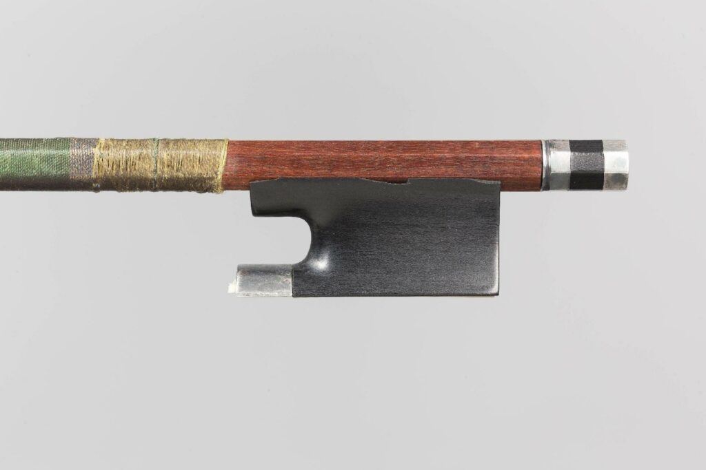 Archet de violon de François-Xavier TOURTE © Vichy Enchères / Photo C. Darbelet