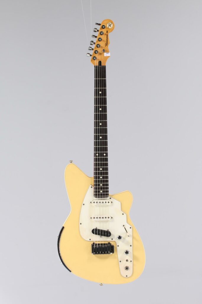 N° 111 - Guitare électrique hollowbody James TRUSSART, modèle Deluxe Steelacaster, faite vers 2005, made in USA, finition Olympic White. Collection Francis Kuntz. Instrument mis en vente par Vichy Enchères le 7 novembre 2026. © Vichy Enchères / Photo C. Darbelet
