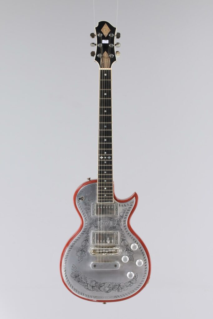 N° 131 - Guitare électrique solidbody GRECO Licensed by Zemaitis, modèle T Bird, faite en 1989, made in Japan. Collection Francis Kuntz. Instrument mis en vente par Vichy Enchères le 7 novembre 2026. © Vichy Enchères / Photo C. Darbelet