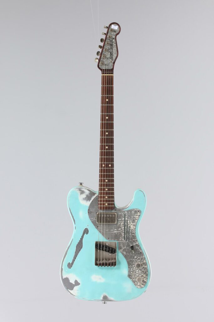 N° 138 - Guitare hollowbody James TRUSSART modèle DELUXE Steelcaster, faite vers 2006, made in USA, finition Seafoam Green et finition Relic. Collection Francis Kuntz. Instrument mis en vente par Vichy Enchères le 7 novembre 2026. © Vichy Enchères / Photo C. Darbelet