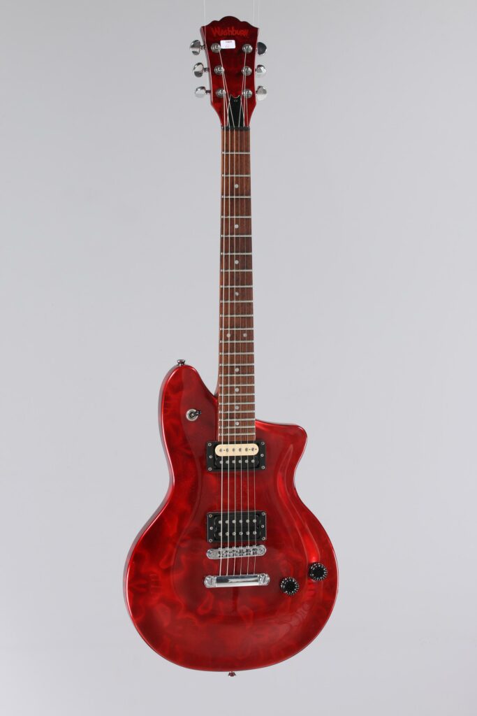 N° 77 - Guitare électrique solidbody WASHBURN, modèle Quilted P serie 2, Custom shop USA. Collection Francis Kuntz. Instrument mis en vente par Vichy Enchères le 7 novembre 2026. © Vichy Enchères / Photo C. Darbelet