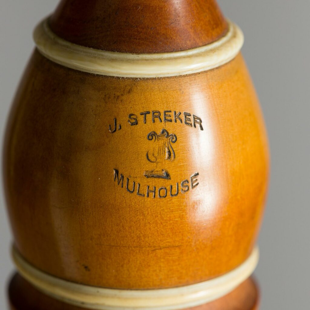 Rare flageolet double de Julius Streker, avec sa méthode manuscrite, dernier tiers du XIXème. Instrument mis en vente par Vichy Enchères le 7 novembre 2026. © Vichy Enchères