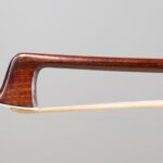 Très rares baguette et bouton d’archet de violon de Nicolaï KITTEL Faits à Saint-Pétersbourg vers 1850, baguette portant sa marque originale « Kittel » © Vichy Enchères / Photo C. Darbelet