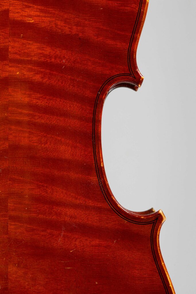 Violon de CARESSA & FRANCAIS fait à Paris en 1905, luthiers du Conservatoire de Musique, n°152. Instrument mis en vente par Vichy Enchères le 3 décembre 2026. © Vichy Enchères / Photo C. Darbelet