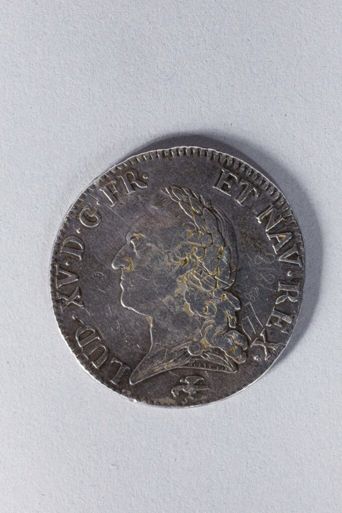 Écu de Jean-Baptiste Vuillaume, gravé gravé "JBV" et "17 7bre 1818", collection Bernard Millant © Vichy Enchères / Photo C. Darbelet